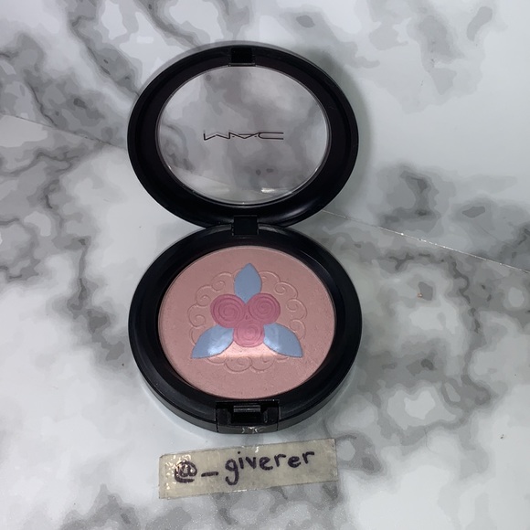 PINK BUTTERCREAM Pearlmatte Face Powder MAC Baking Beauties - Picture 3 of 15